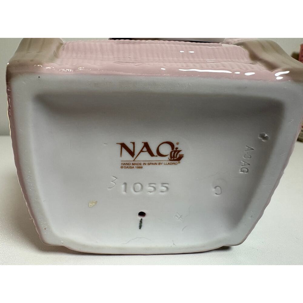 NAO Handmade in Spain by Lladro Girl Playing Nurse #1055 Figurine - Picture 6 of 9